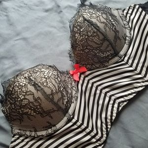 VS striped lace corset size 34b